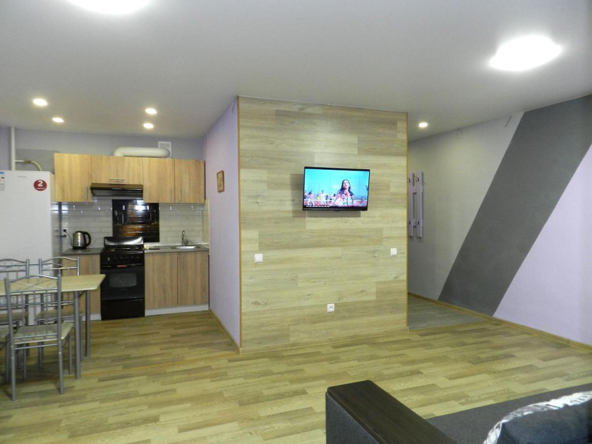 3-Room Apartment Near Inturist On Sobornyi Avenue 156, By Grandhome Zaporizhia Dış mekan fotoğraf
